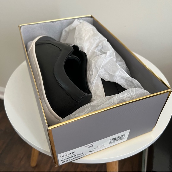 NEW Louise et Cie Bette Leather Slip Ons - Picture 5 of 6